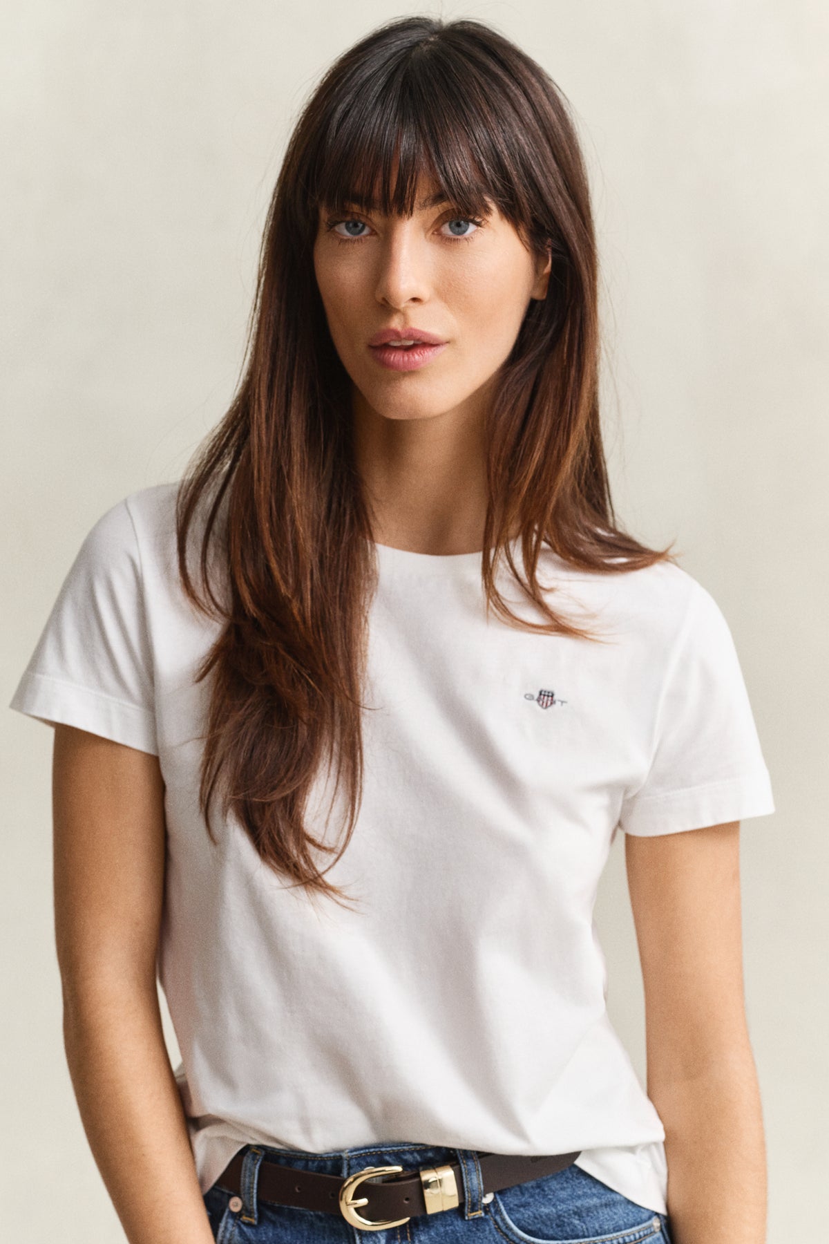 WHITE, REG SHIELD SS T-SHIRT, CLOSE-UP BY GANT AU.