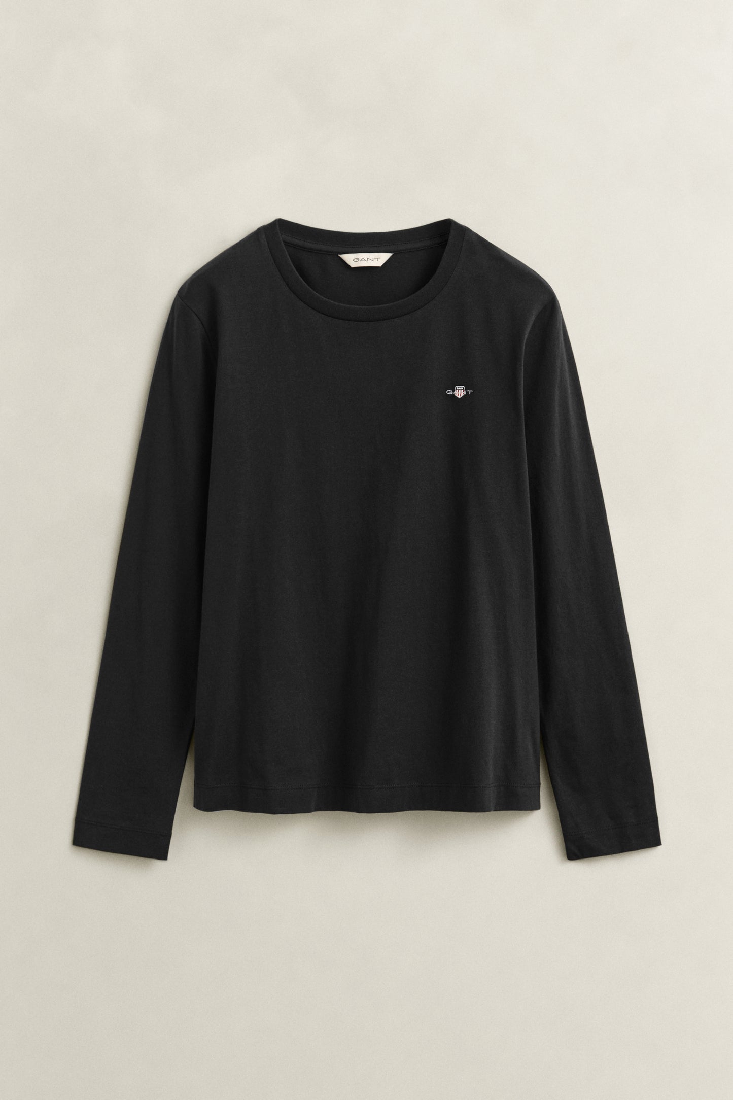 BLACK, REG SHIELD LS T-SHIRT, FLAT-LAY BY GANT AU.