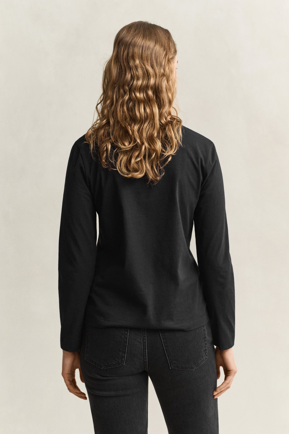 BLACK, REG SHIELD LS T-SHIRT, BACK-VIEW BY GANT AU.