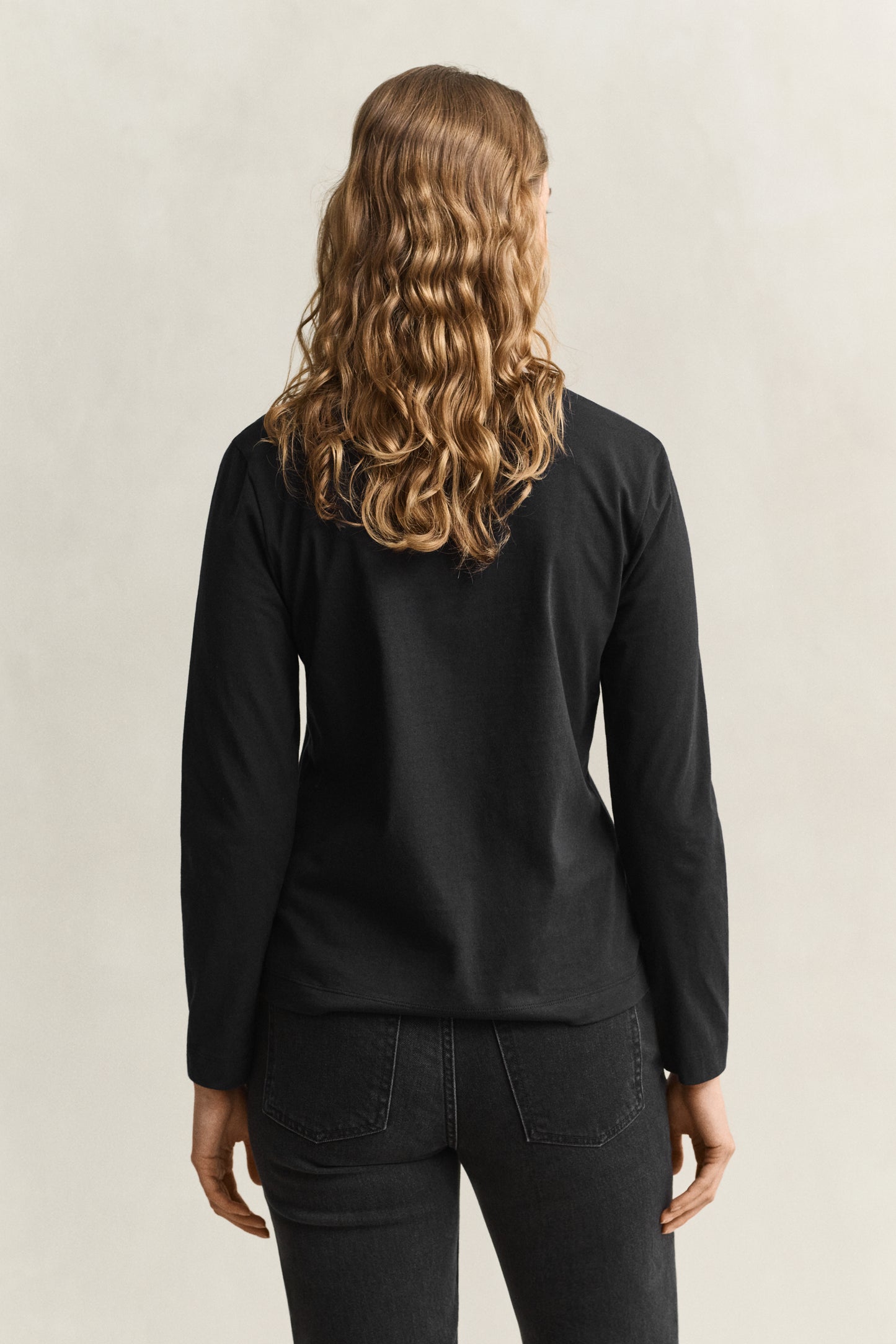 BLACK, REG SHIELD LS T-SHIRT, BACK-VIEW BY GANT AU.