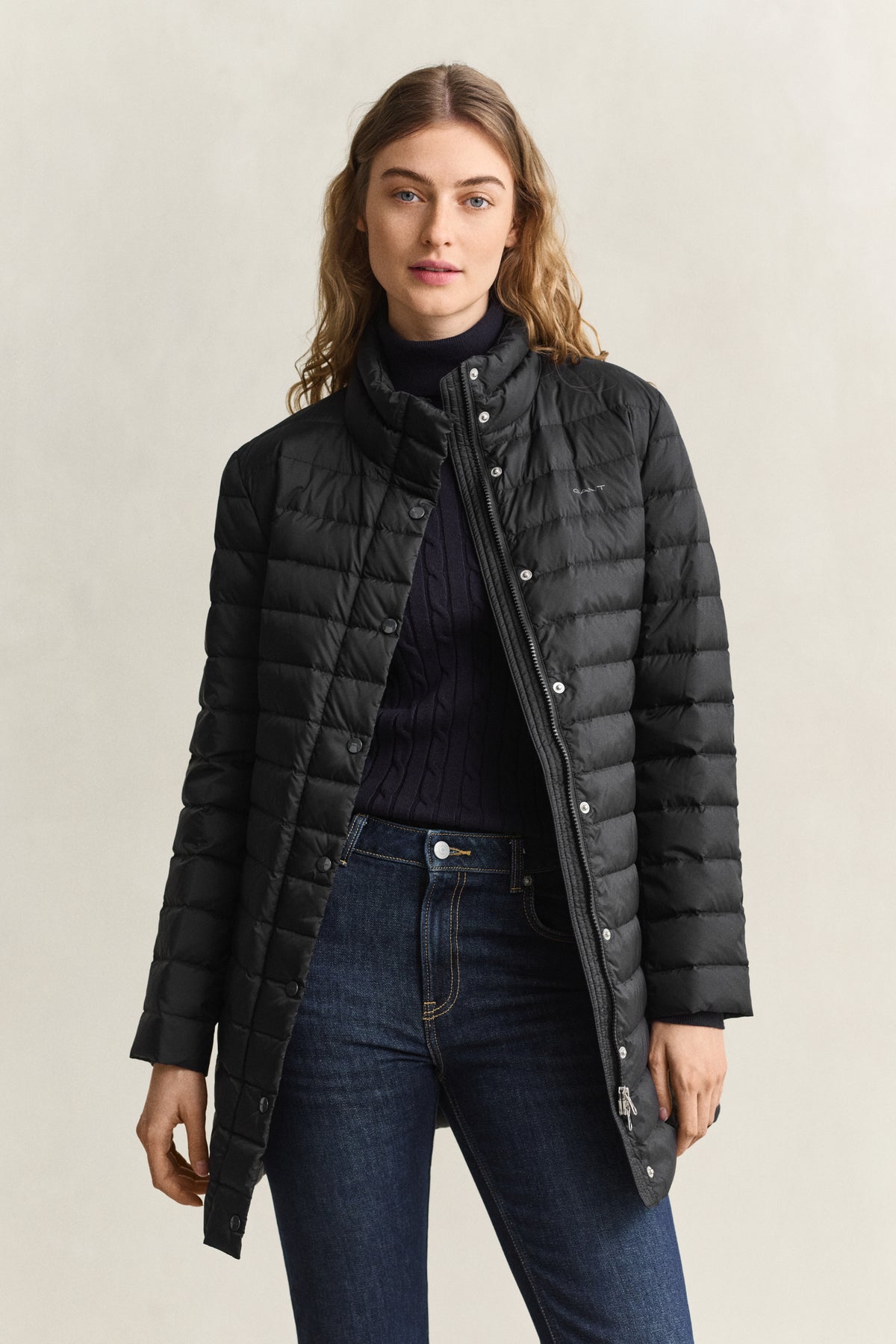 BLACK, LIGHT DOWN COAT, FRONT-VIEW BY GANT AU.