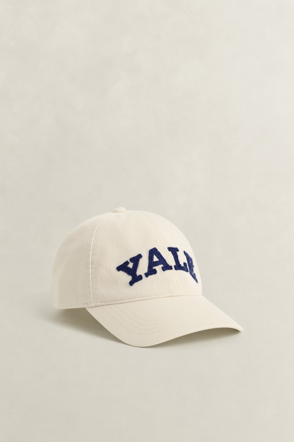 CREAM, YALE HEAVY WASHED COTTON TWILL CAP BY GANT AU.