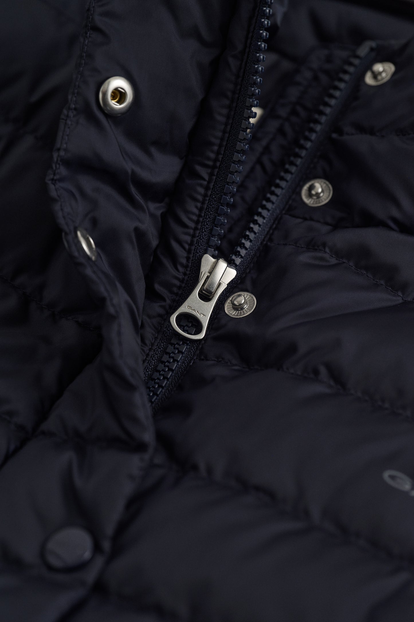 EVENING BLUE, LIGHT DOWN COAT, CLOSE-UP BY GANT AU.