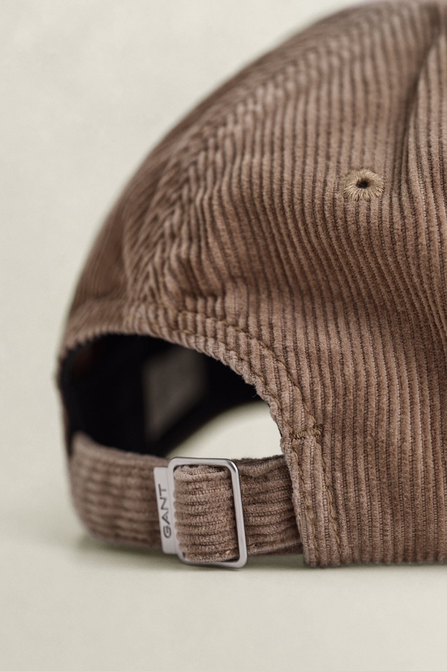 WARM KHAKI, SHIELD CORD CAP, CLOSE-UP BY GANT AU.