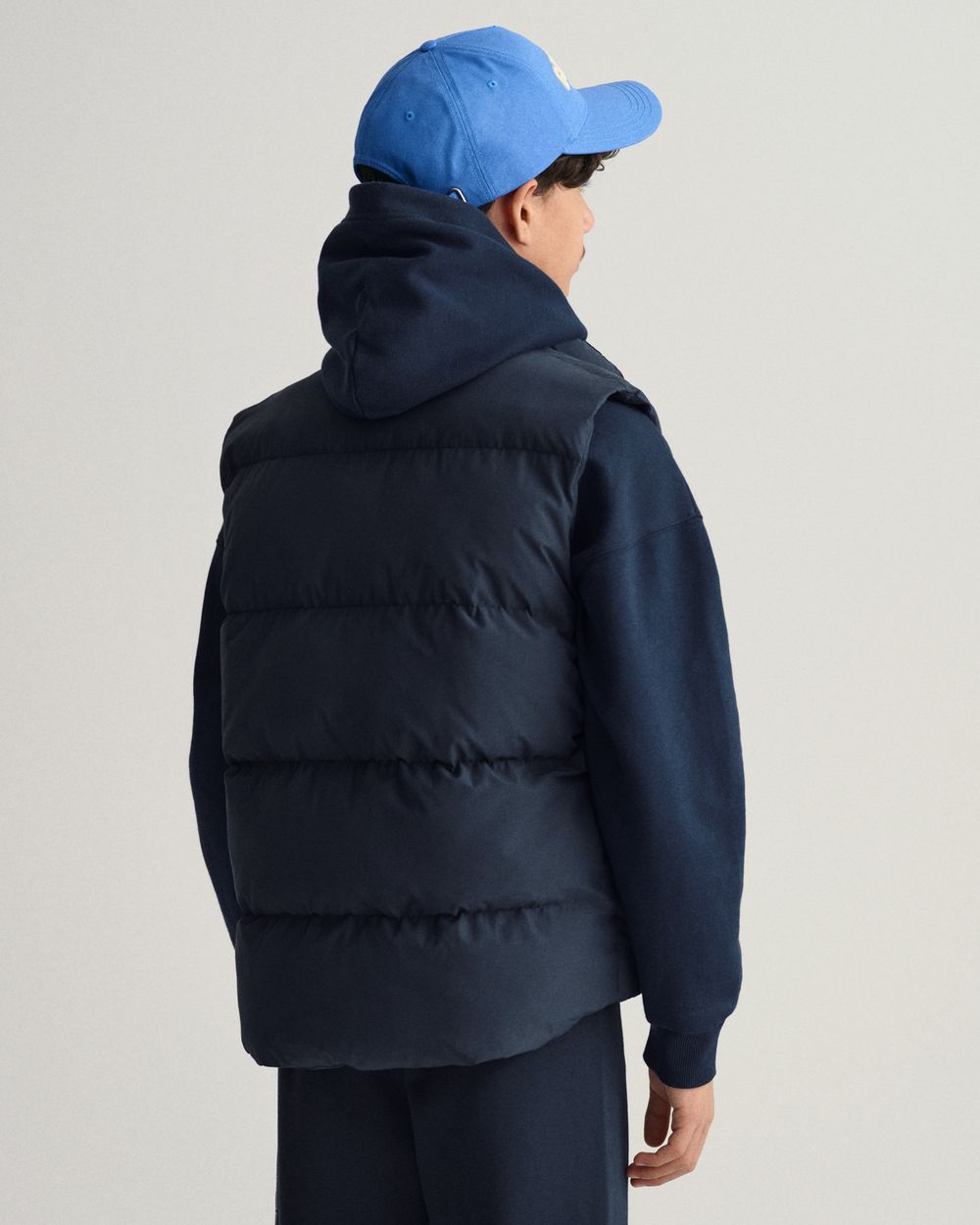 EVENING BLUE, D1. PUFFER VEST, BACK-VIEW BY GANT AU.