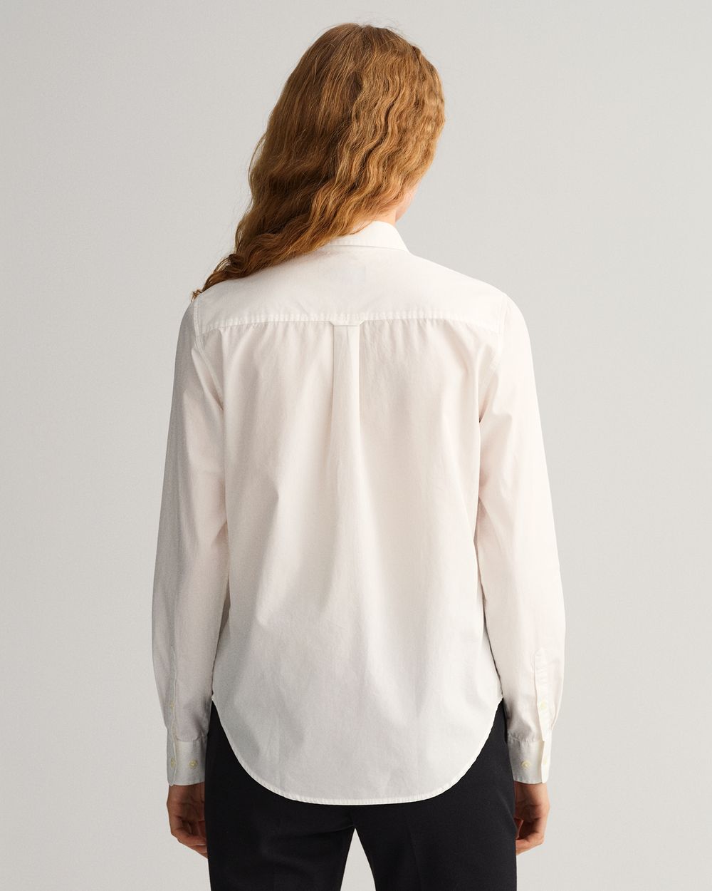 WHITE, REGULAR BROADCLOTH SHIRT, BACK-VIEW BY GANT AU.