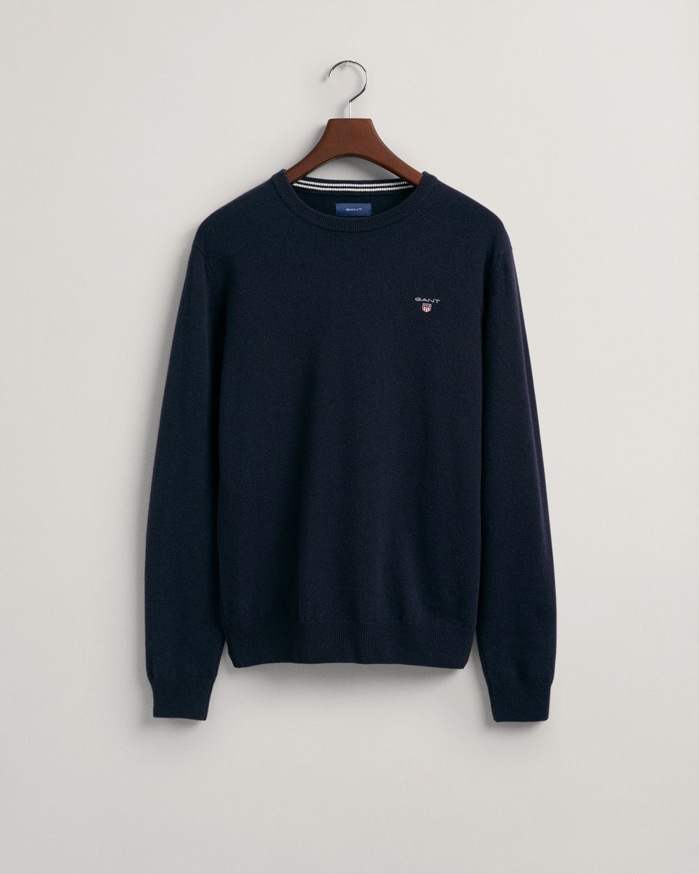 MARINE, SUPERFINE LAMBSWOOL CREW, FLAT-LAY BY GANT AU.