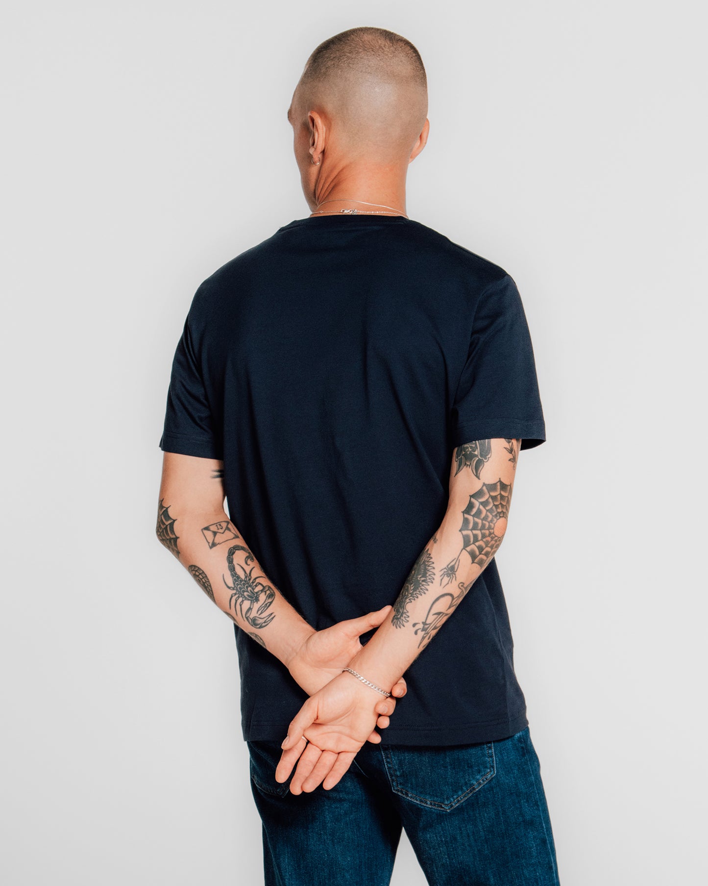 EVENING BLUE, REG ARCHIVE SHIELD TSHIRT, BACK-VIEW BY GANT AU.