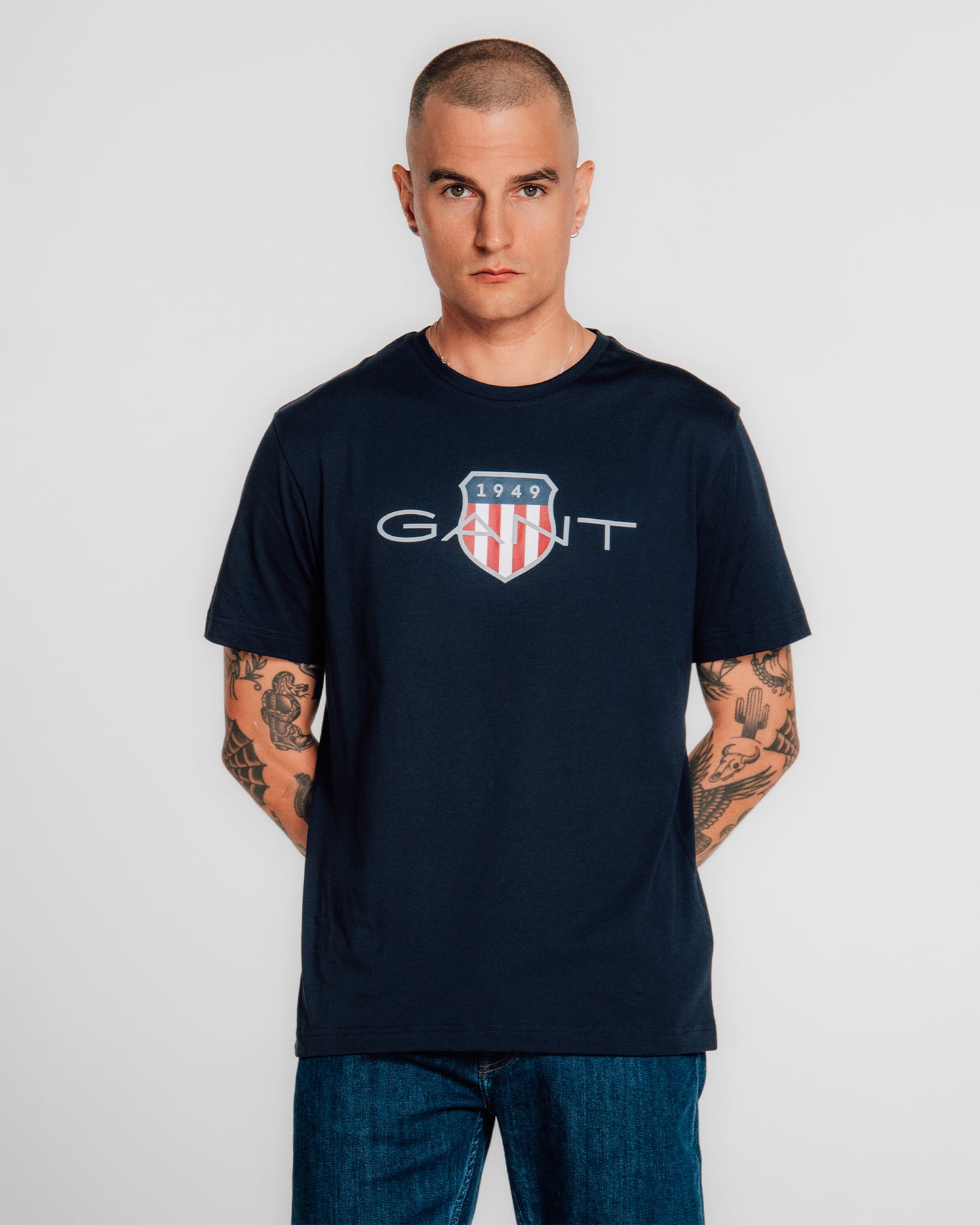 EVENING BLUE, REG ARCHIVE SHIELD TSHIRT, FRONT-VIEW BY GANT AU.