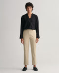 DRY SAND, SLIM CHINOS, FRONT-VIEW BY GANT AU.