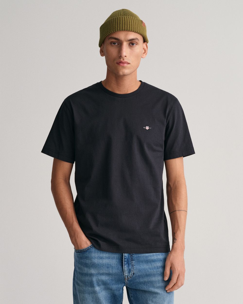 BLACK, Shield T-Shirt BY GANT AU.