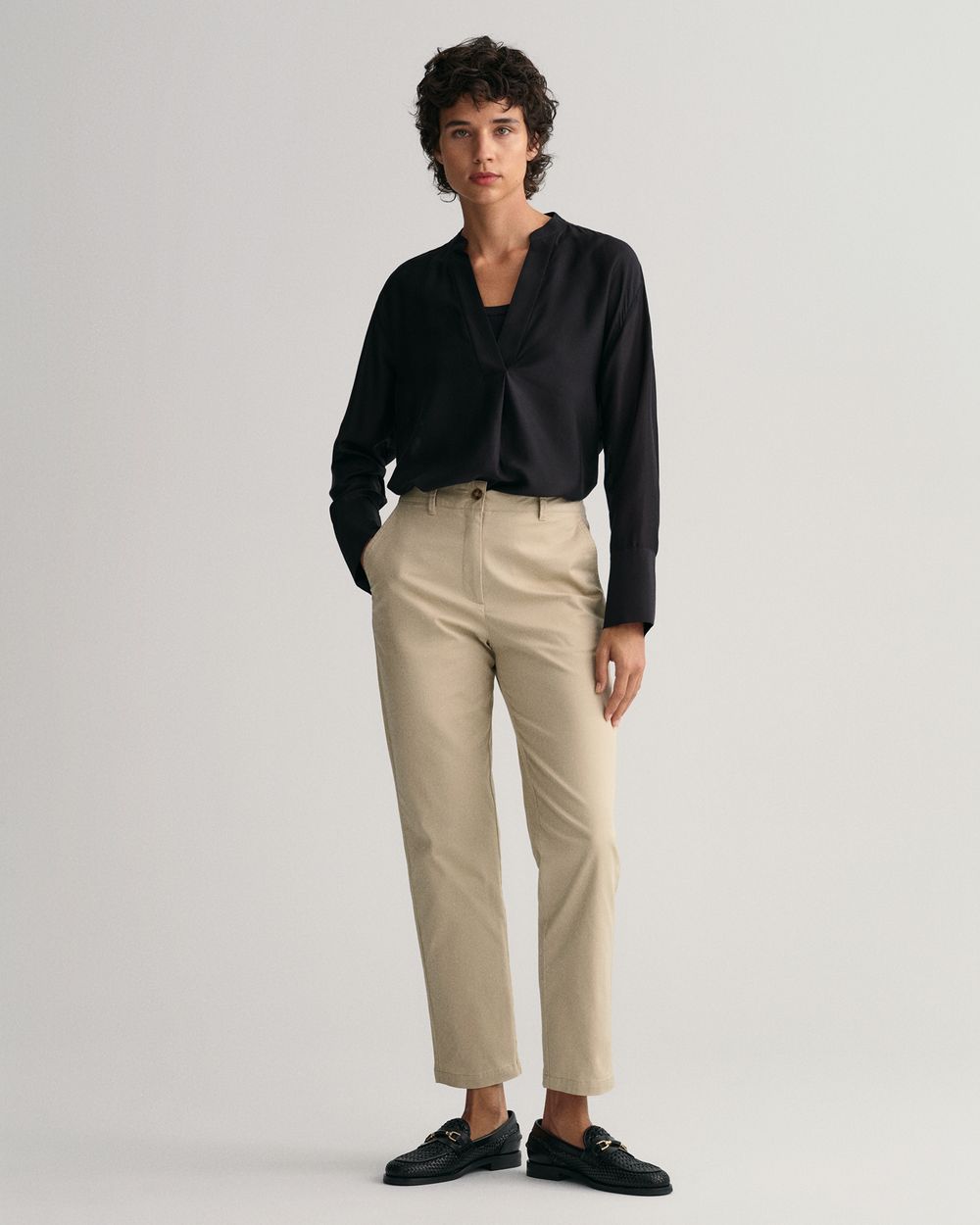 DRY SAND, SLIM CHINOS BY GANT AU.