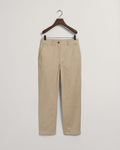 DRY SAND, SLIM CHINOS, FLAT-LAY BY GANT AU.